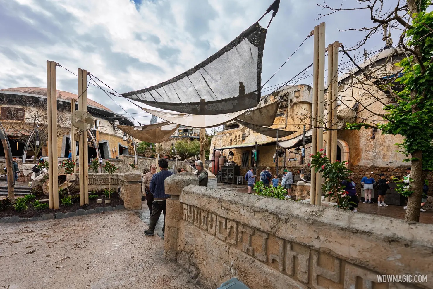 NEW Batuu Shade Structure Now Open Near Savi’s Workshop