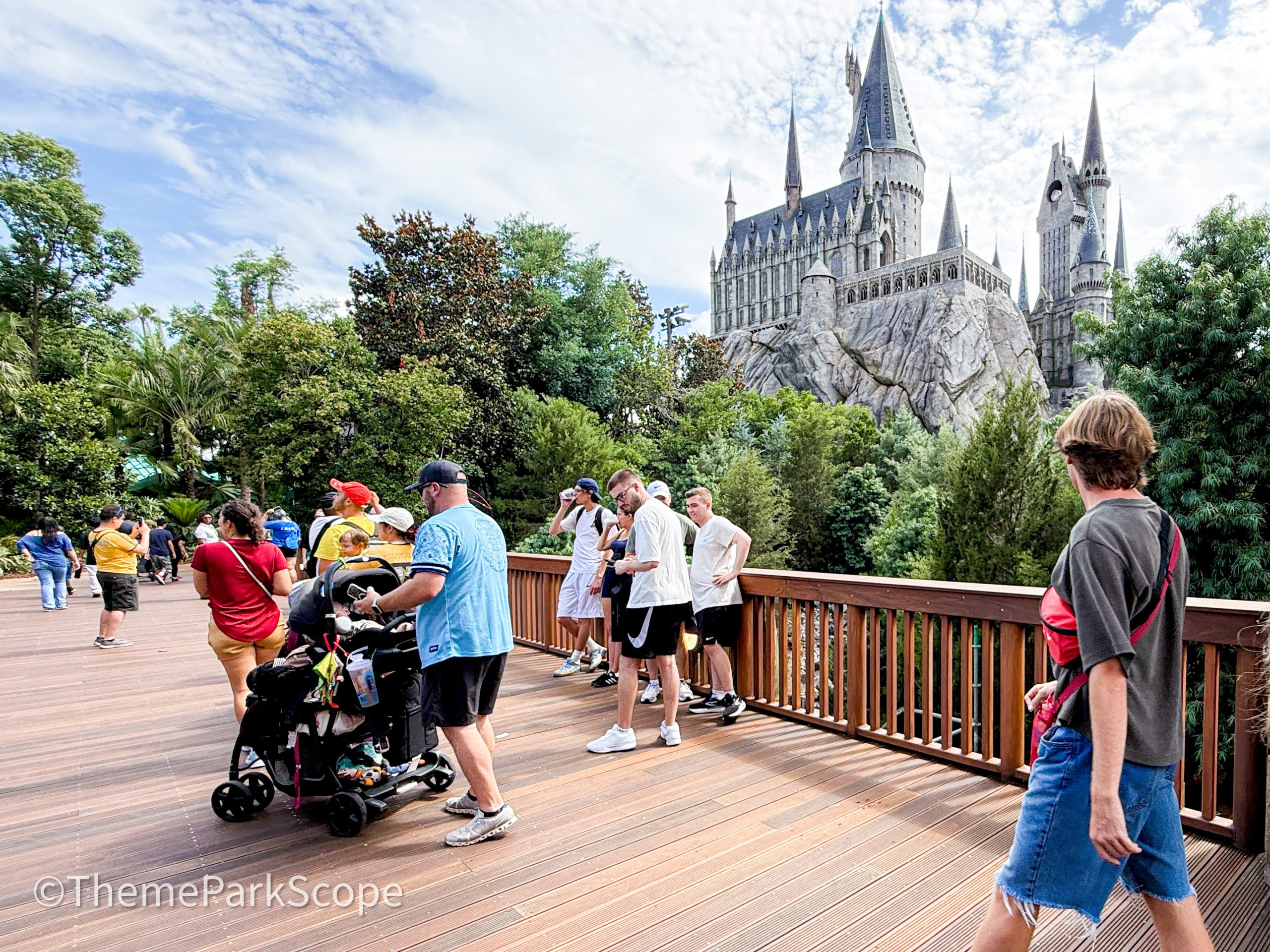 Guests Can Once Again Walk Between Hogsmeade and Jurassic Park