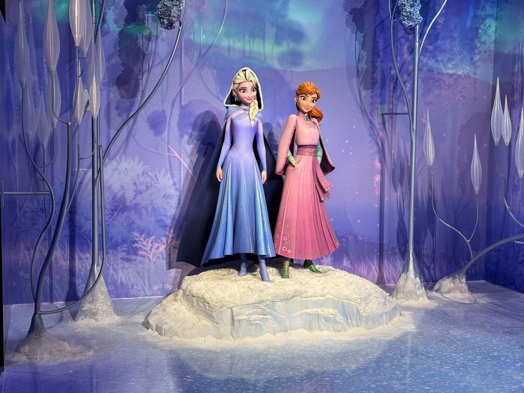 First Look: New Anna, Elsa, and Olaf Costumes Revealed for ‘Frozen III’ at D23
