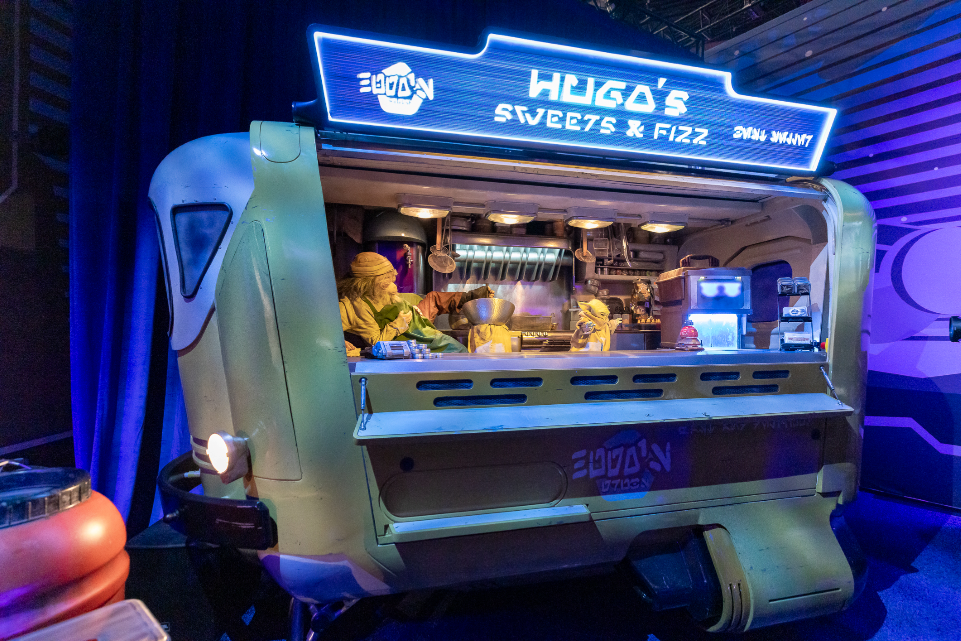 Disney Previews Levitating Droid Tech for Galaxy’s Edge Snack Carts at D23