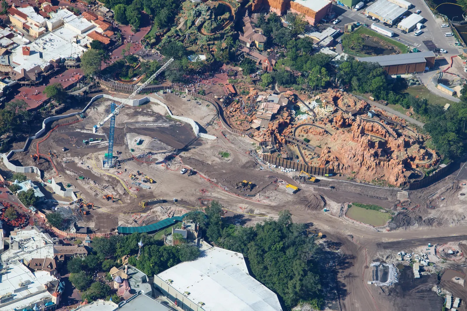 Piston Peak Construction Enters a New Phase With This Crane