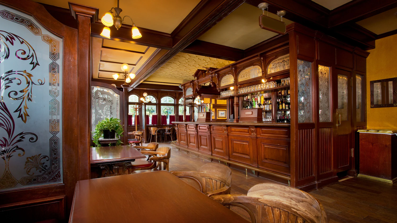 New Permit Hints at When the Rose and Crown Pub and Dining Room Will Reopen at EPCOT